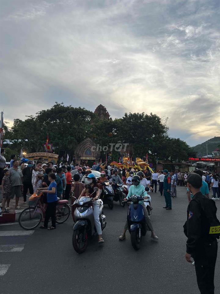 NHÀ HIẾM MẶT TIỀN KDL THÁP BÀ PONAGAR, GIÁP XÉO MẶT SÔNG CÁI