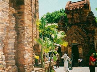 NHÀ HIẾM MẶT TIỀN CÙ HUÂN, NHA TRANG ĐỐI DIỆN THÁP BÀ PONAGAR
