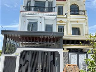 Hiếm!!! Bán Nhà mặt tiền Cầu Bè 101m² Có phòng ngủ tầng trệt, sân ô tô