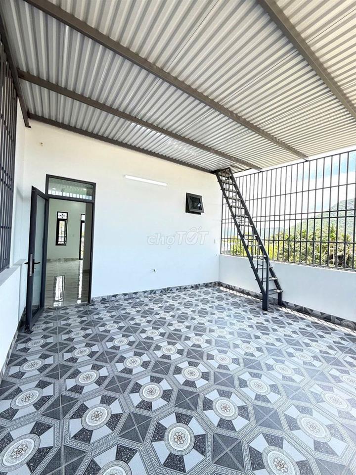 Hiếm!!! Bán Nhà mặt tiền Cầu Bè 101m² Có phòng ngủ tầng trệt, sân ô tô