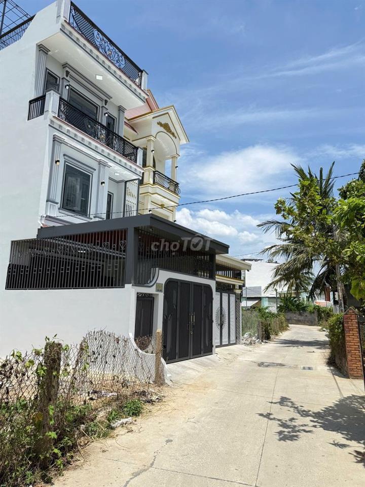 Hiếm!!! Bán Nhà mặt tiền Cầu Bè 101m² Có phòng ngủ tầng trệt, sân ô tô
