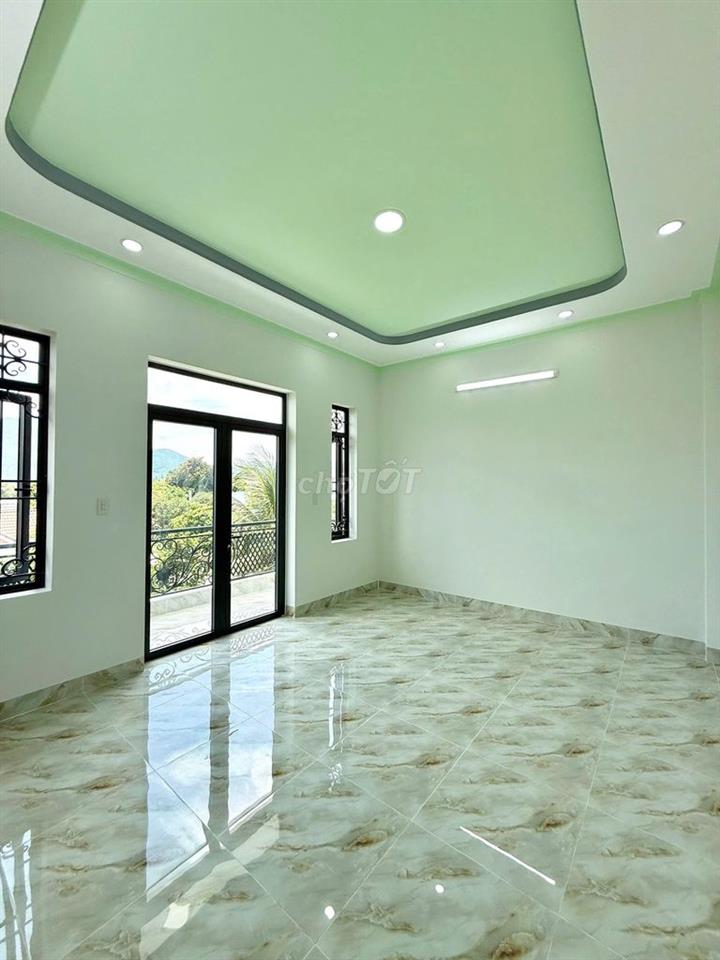 Hiếm!!! Bán Nhà mặt tiền Cầu Bè 101m² Có phòng ngủ tầng trệt, sân ô tô