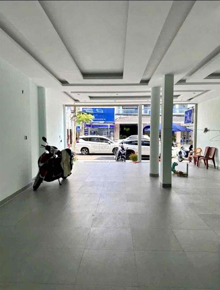 CHO THUÊ TOÀ NHÀ 4 TẦNG MẶT TIỀN ĐÔNG ĐÚC NHA TRANG GIÁ 85 TRIỆU/THANG