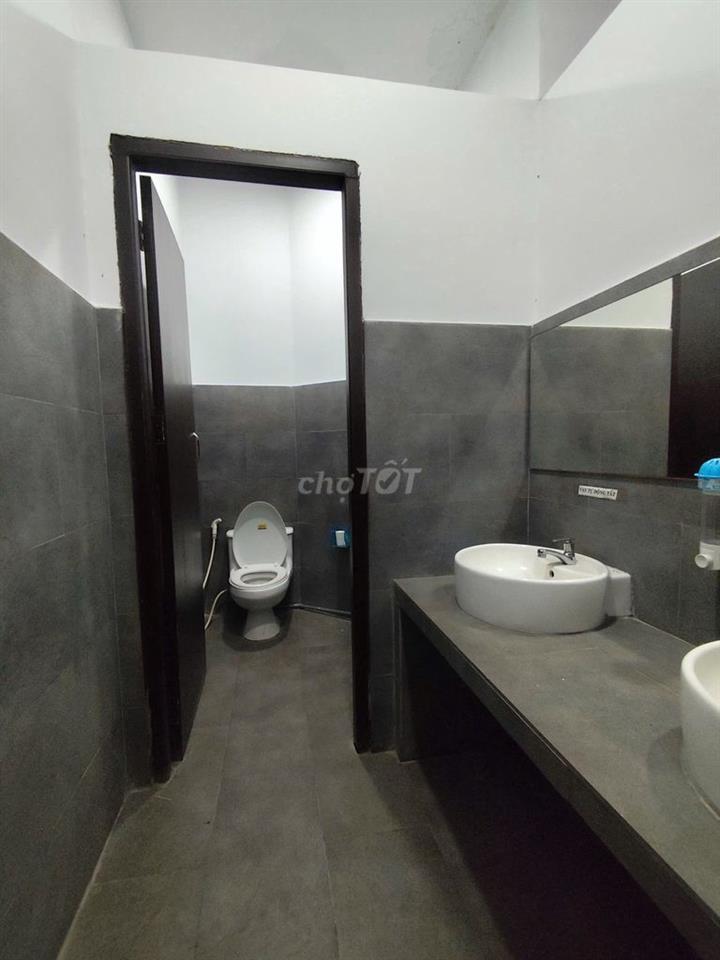 CHO THUÊ MẶT BẰNG 3 TẦNG CÓ HẦM GỬI XE MẶT TIỀN GẦN CHỢ ĐẦM GIÁ 100