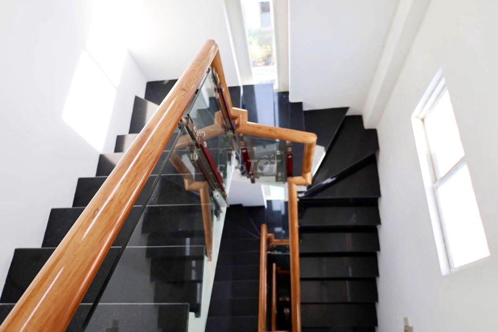 CHO THUÊ NHÀ 3 TẦNG 5 PHÒNG NGỦ GẦN BIỂN VĨNH NGUYÊN GIÁ 20TRIỆU/THÁNG