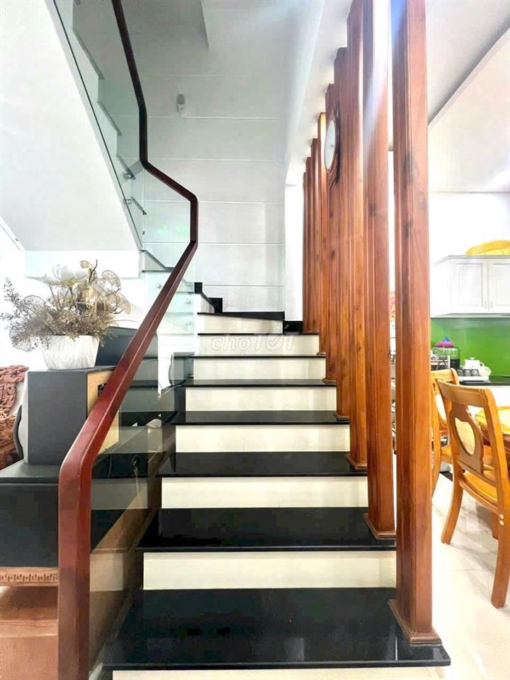 CHO THUÊ NHÀ NGUYÊN CĂN KHU BÀN CỜ TRUNG TÂM  GIÁ 20 TRIỆU/THÁNG