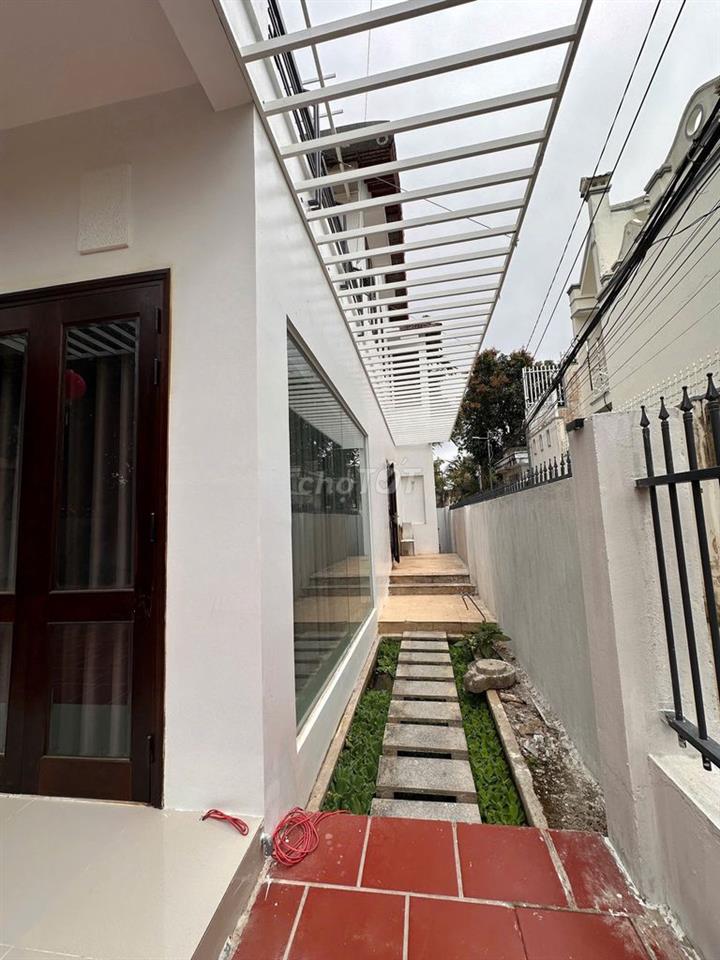 CHO THUÊ VILLA SIÊU ĐẸP 3 PHÒNG NGỦ GIÁ 17 TRIỆU CÓ SÂN ĐẬU XE HƠI KHU