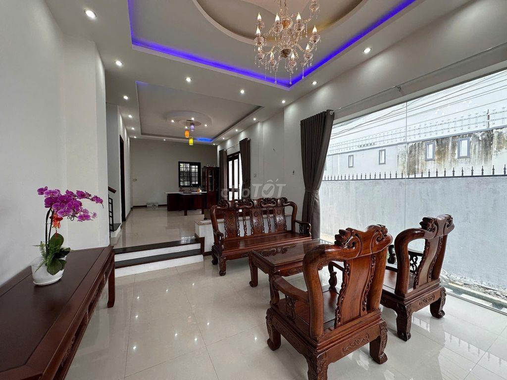 CHO THUÊ VILLA SIÊU ĐẸP 3 PHÒNG NGỦ GIÁ 17 TRIỆU CÓ SÂN ĐẬU XE HƠI KHU