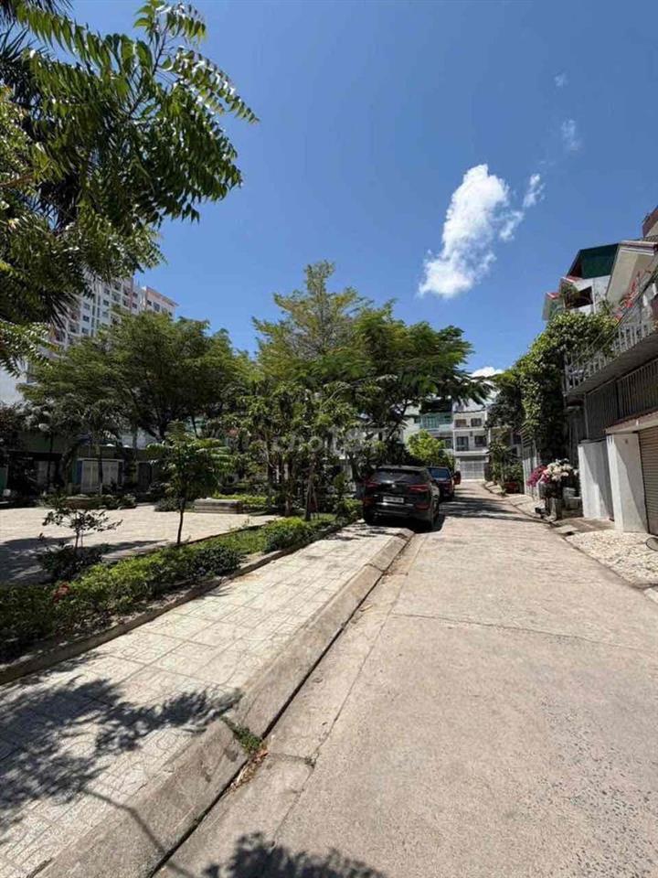BÁN LÔ ĐẤT ĐẸP ĐỐI DIỆN CÔNG VIÊN
