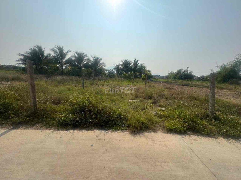 Cần bán lo đất xã tuân thừa phường tân định 162m full thổ cư