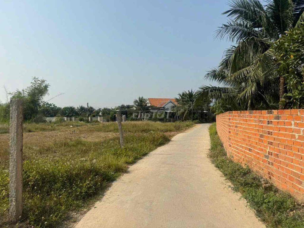 Cần bán lo đất xã tuân thừa phường tân định 162m full thổ cư
