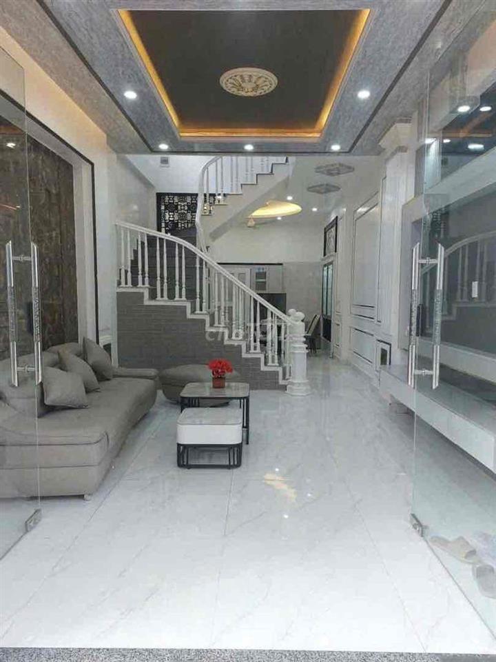 Nhà ngõ đông trung hành ô tô đỗ cửa