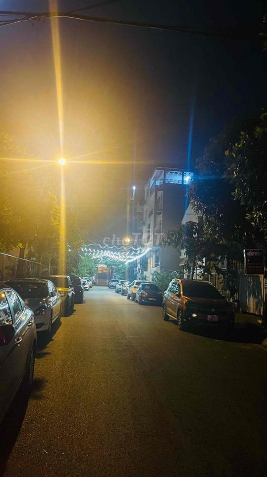 chính chủ rất cần bán gấp nhà Văn Cao 4 tầng oto đỗ cạnh nhà ngày đêm