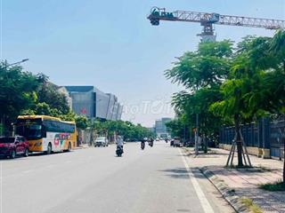 bán nhà 60m2 độc lập 3 tầng gần Aeonmall oto vào nhà nhỉnh 4t
