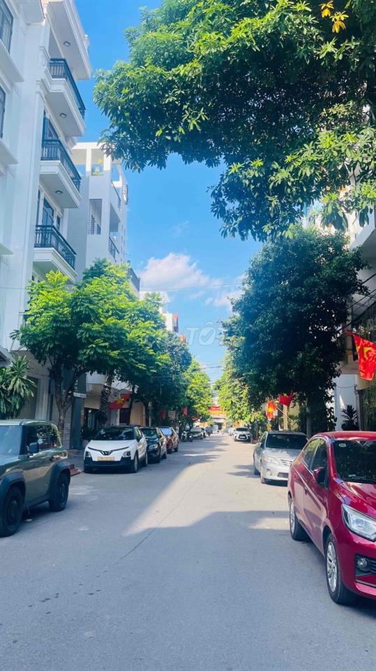 bán nhà Văn Cao 3,5 tầng oto đỗ cạnh nhà ngày đêm nhỉnh 3t