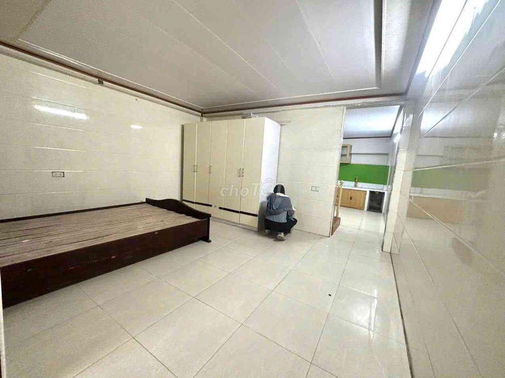 “Nhà phố giá nhà quê – 50m² Khúc Thừa Dụ chỉ 2.65 tỷ