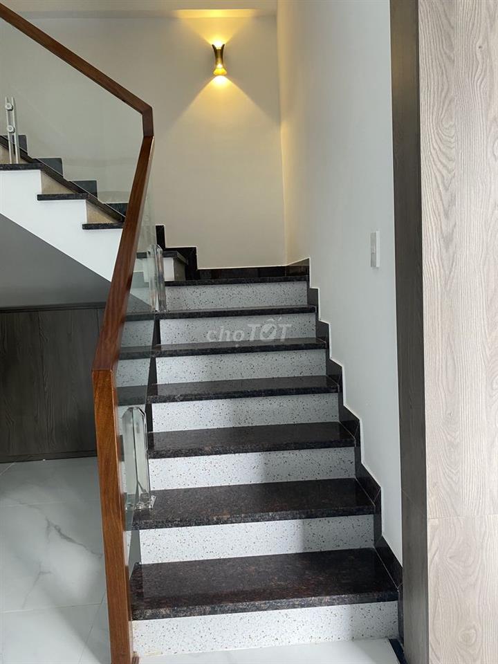 Tôi cần bán nhà 4 tầng