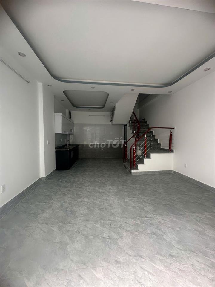 Bán căn nhà 3 tầng, vị trí đẹp, khu dân cư đông đúc, an ninh tốt.