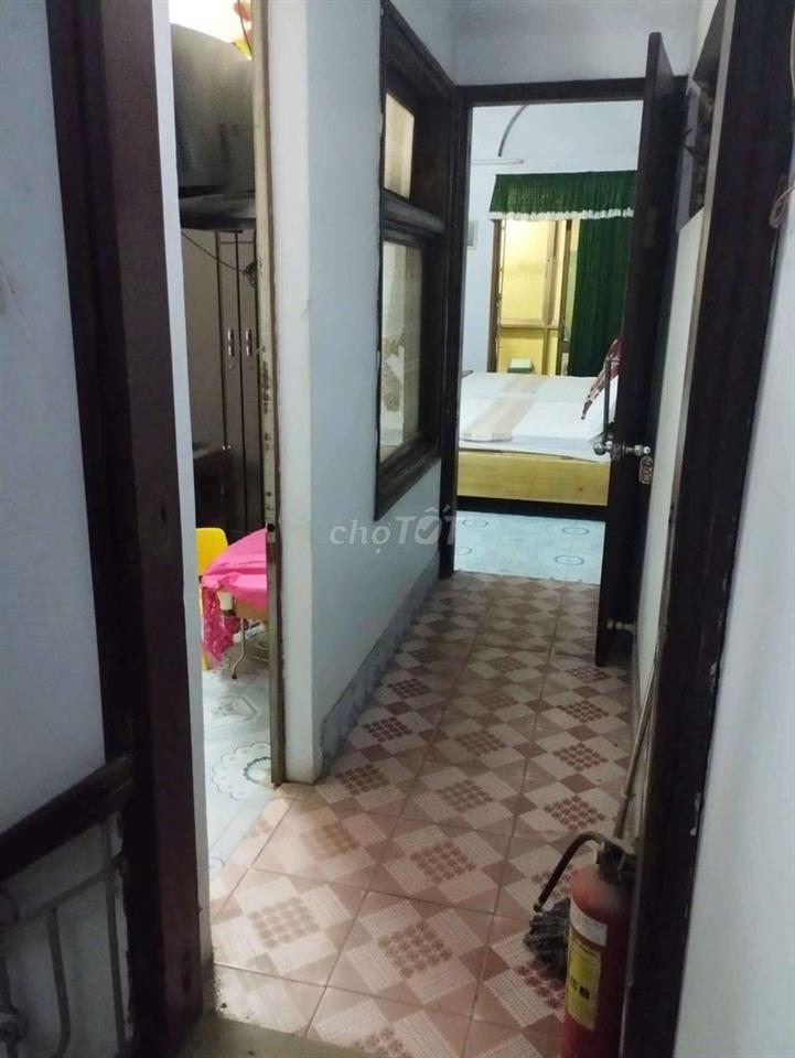 cần cho thuê nhà diện tích lớn mặt đường ô tô tránh