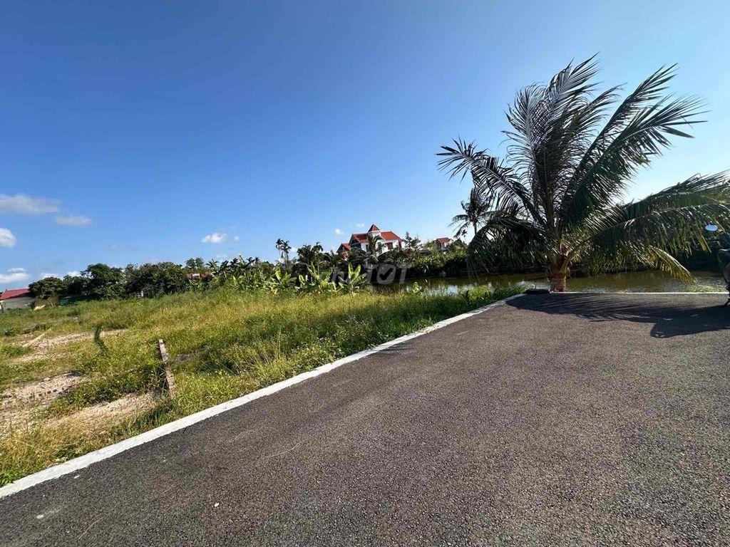 ĐẤT ĐẸP GIÁ ĐẦU TƯ. VỊ TRÍ ĐẸP SIÊU THOÁNG ĐẸP. LÔ GÓC MỘT MẶT GIÁP HỒ