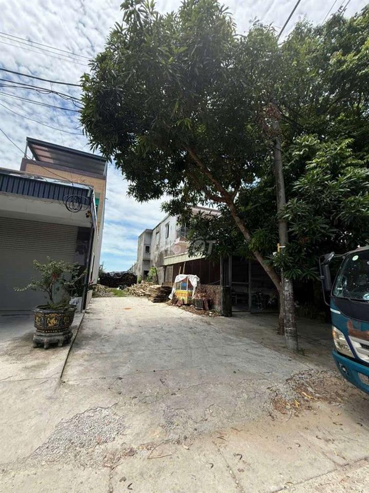 Đất nền mặt đường 360 Quốc Tuấn .Ăn Quang