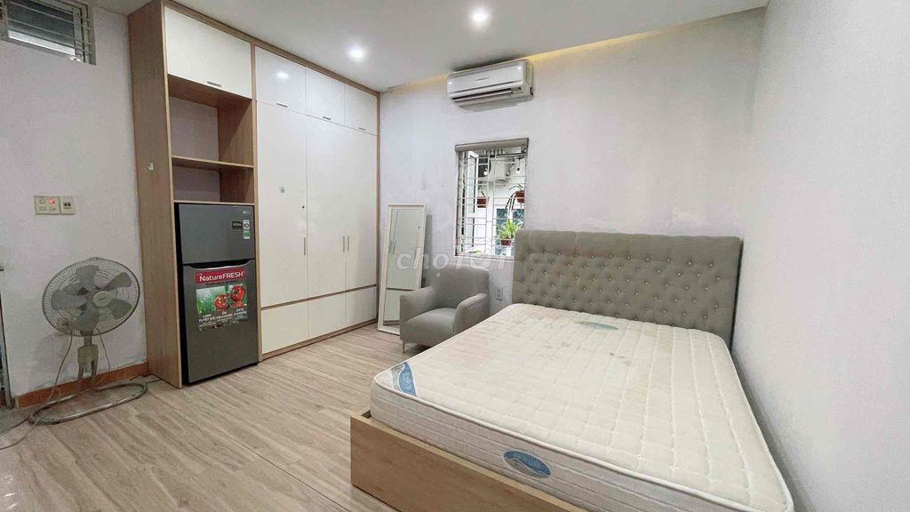 phòng có điều hoà, nóng lạnh, tủ , kệ, giường