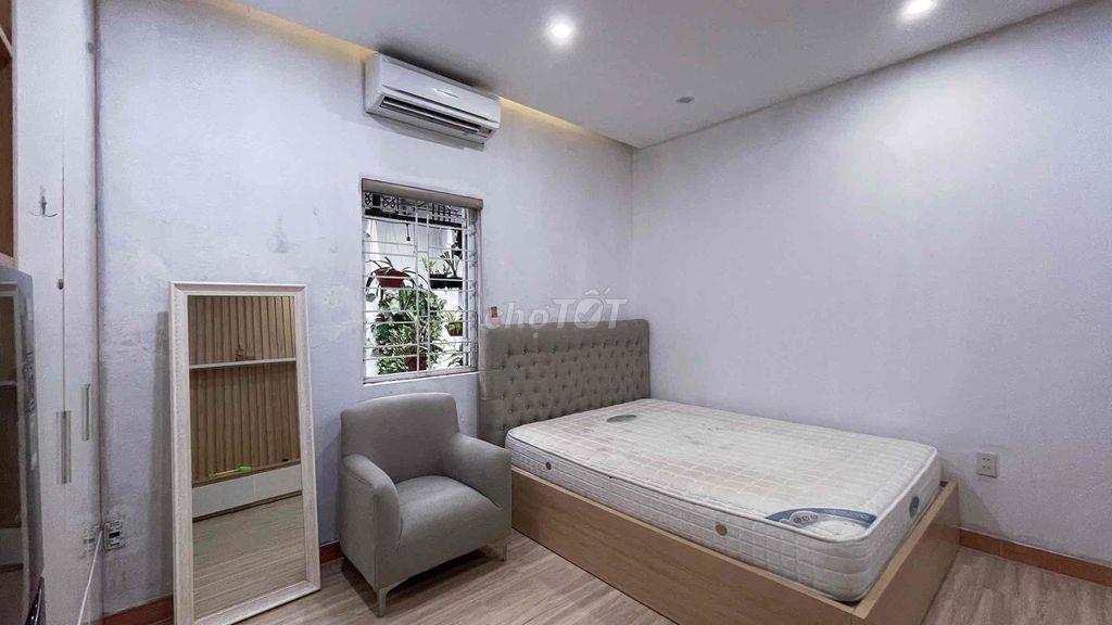 phòng có điều hoà, nóng lạnh, tủ , kệ, giường
