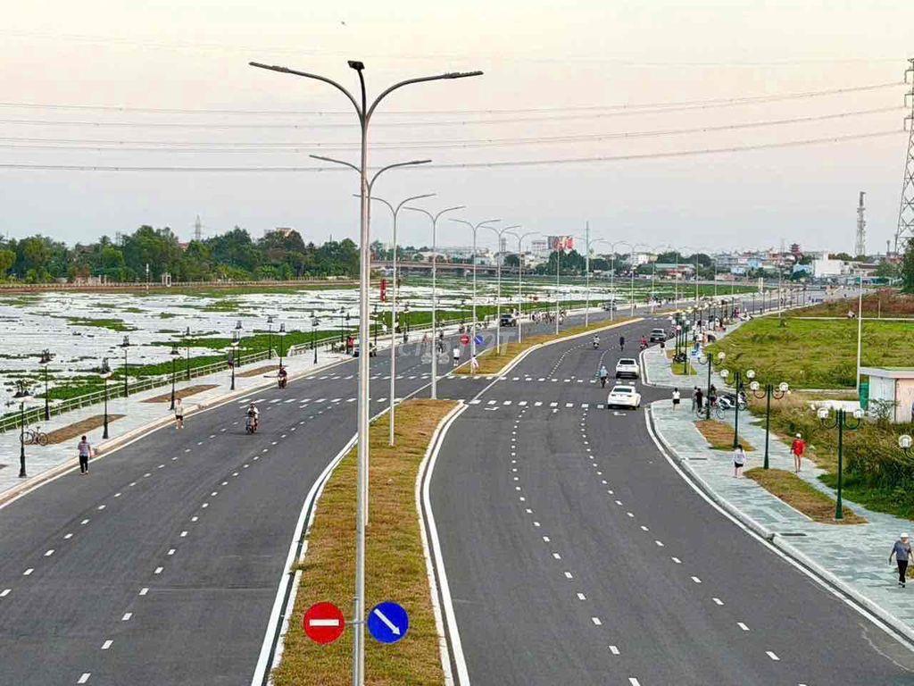 Cần bán gấp nhà ngay trung tâm mặt tiền đường Quốc Lộ 1A-Hùng Vương