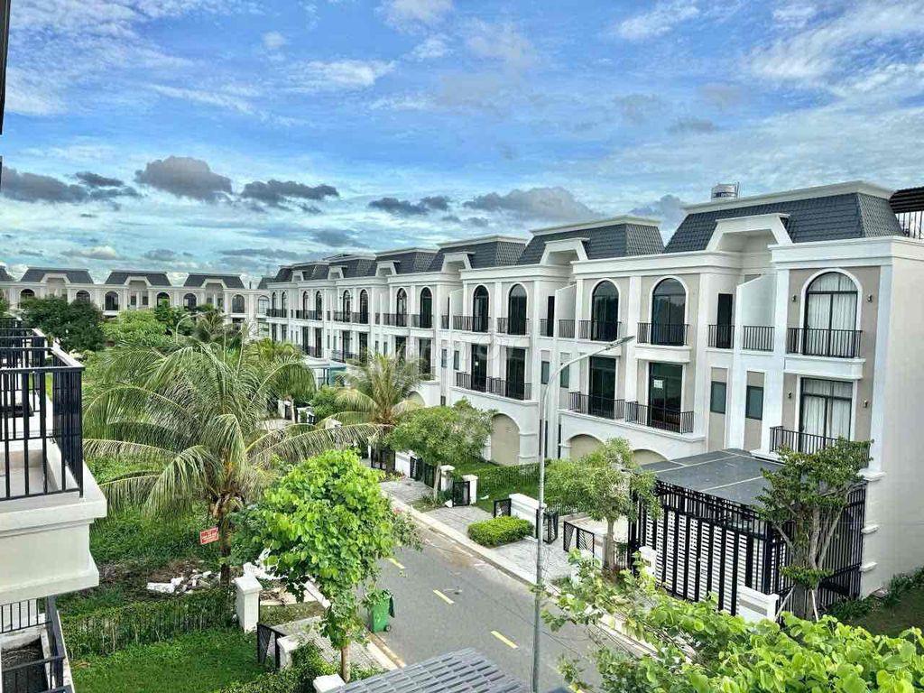 Cần bán gấp nhà ngay trung tâm mặt tiền đường Quốc Lộ 1A-Hùng Vương