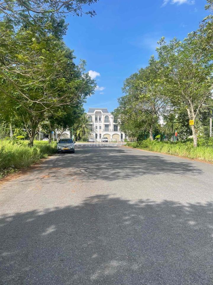 Cần bán gấp đất đường số 4 khu Đồng Tâm Green City. giá 3,6tỷ.