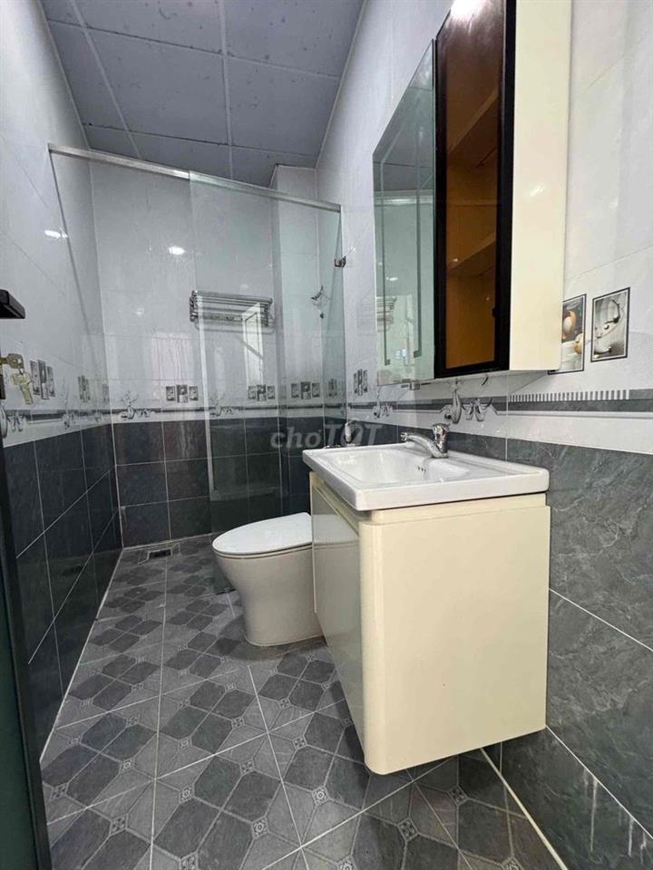 Nhà 2 Lầu SHR, ngay ngã 3 Tân Kim gần cầu Ông Thìn QL50