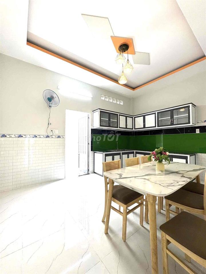 Nhà Lầu 100m2 SHR đường xe hoi cạnh Bến xe Hưng Long,