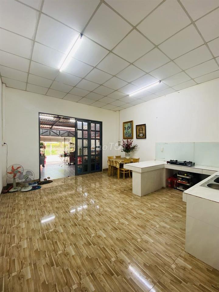 Chủ bán nhà 2,65 tỷ ở và buôn bán sổ hồng riêng