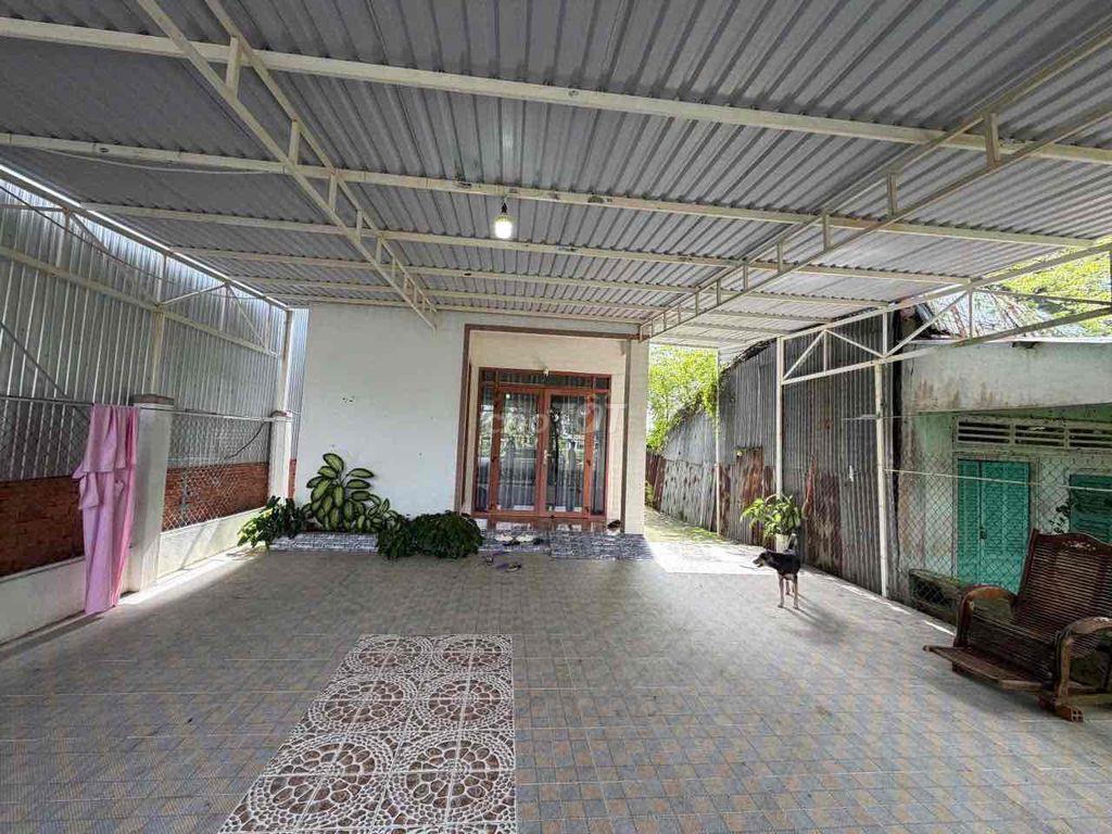 nhà cấp 4 và nhà xưỡng