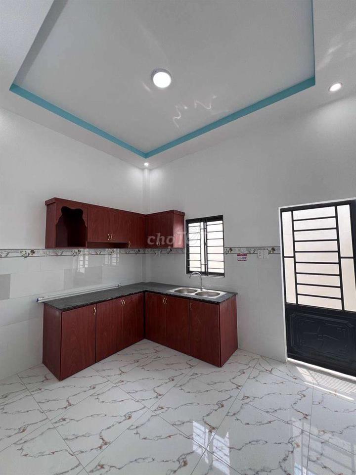 Nhà mới xây xong ngay Ngã 3 Tân Kim QL50