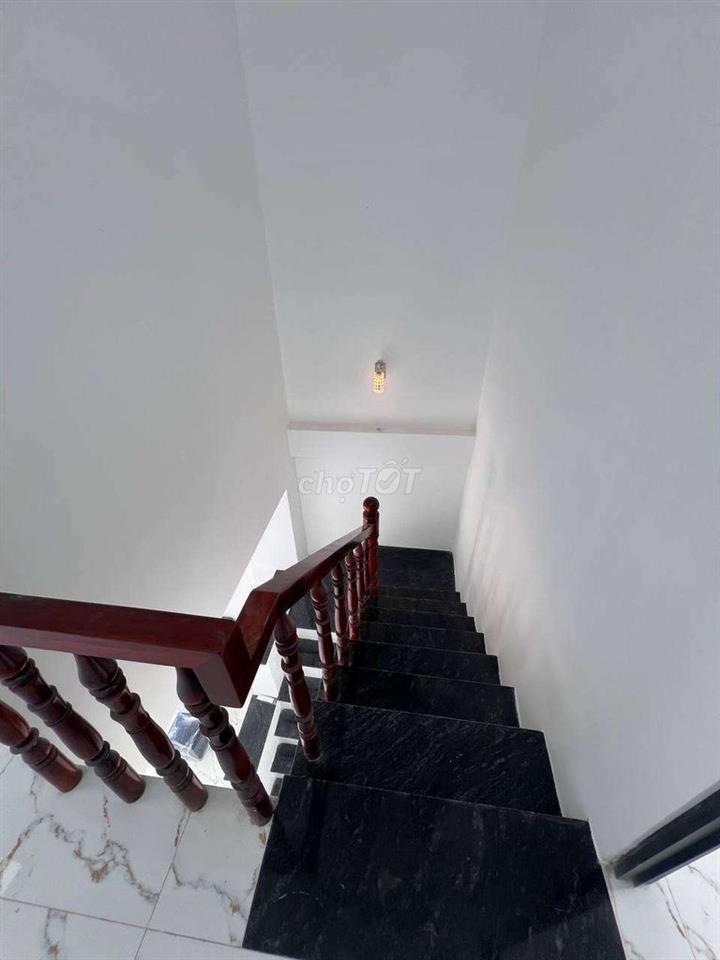 Nhà mới xây xong ngay Ngã 3 Tân Kim QL50