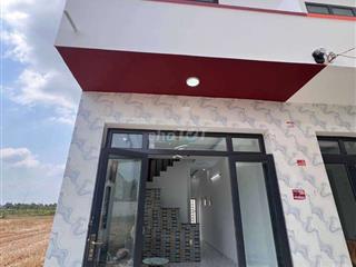 Nhà mới xây xong ngay Ngã 3 Tân Kim QL50