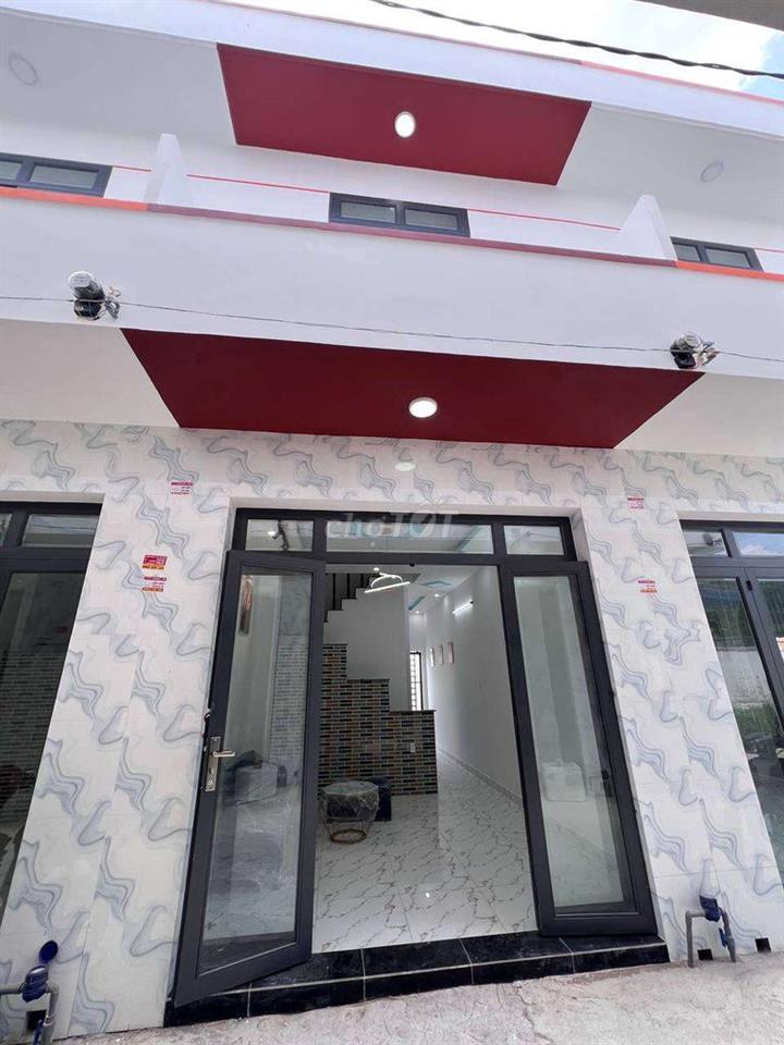 Nhà mới xây xong ngay Ngã 3 Tân Kim QL50