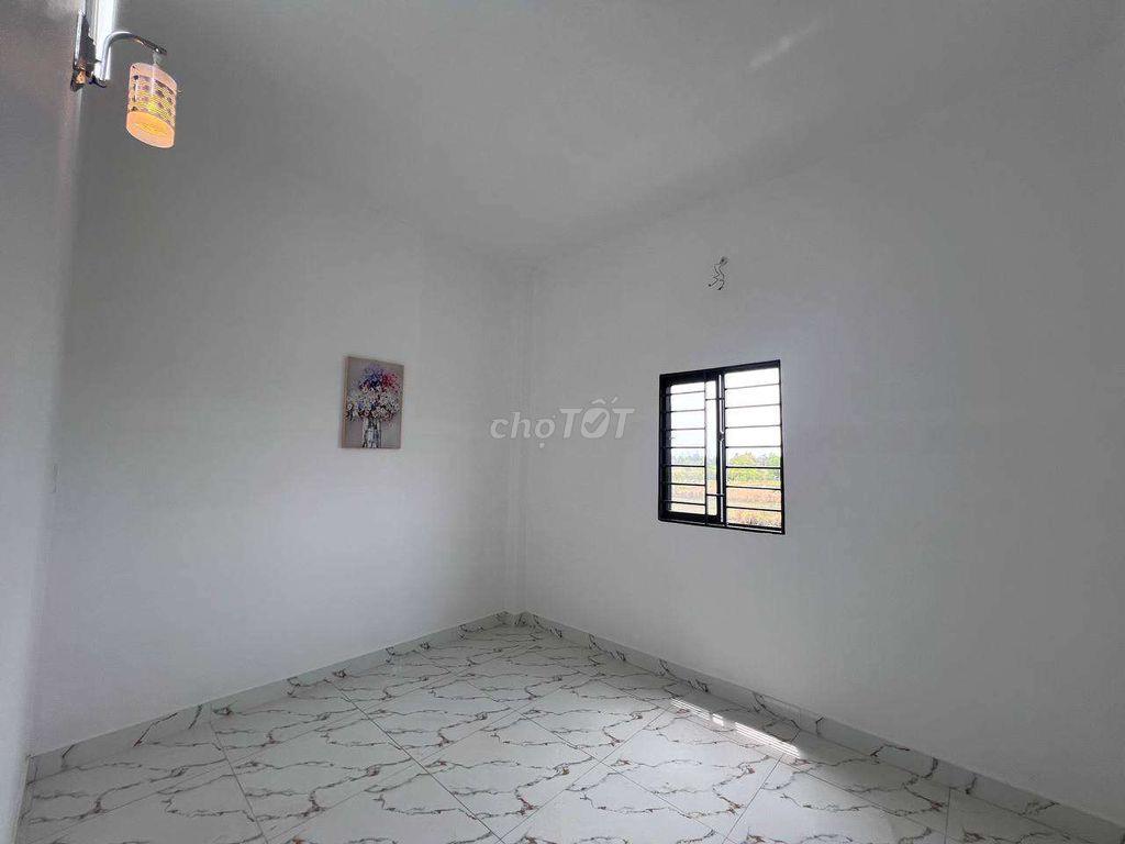 Nhà mới xây xong ngay Ngã 3 Tân Kim QL50