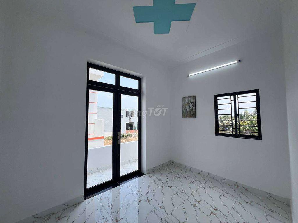 Nhà mới xây xong ngay Ngã 3 Tân Kim QL50