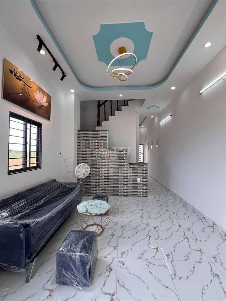 Nhà mới xây xong ngay Ngã 3 Tân Kim QL50