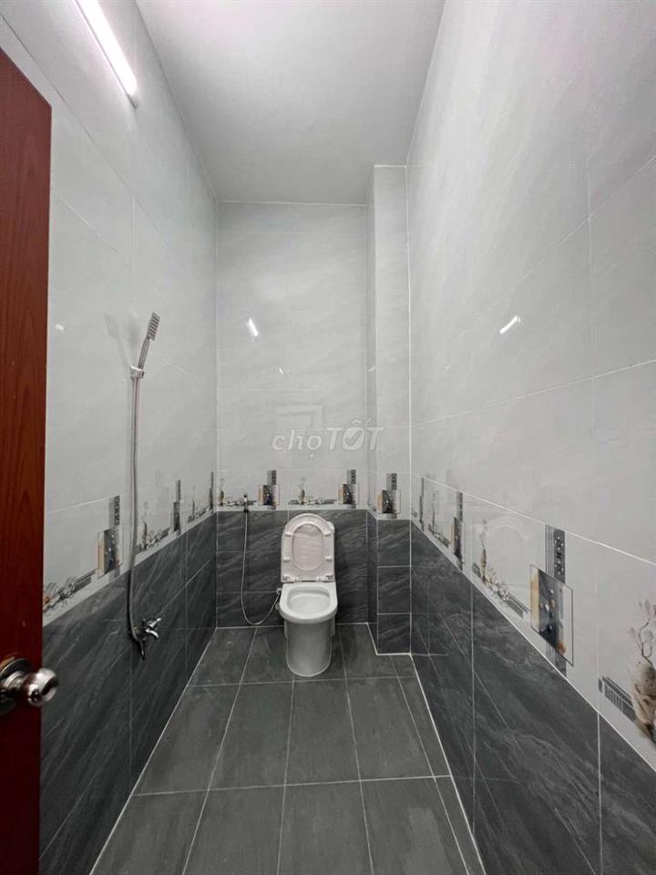 nhà mới ngay Ngã 3 Tân Kim QL50 5x16m 4PN 2WC