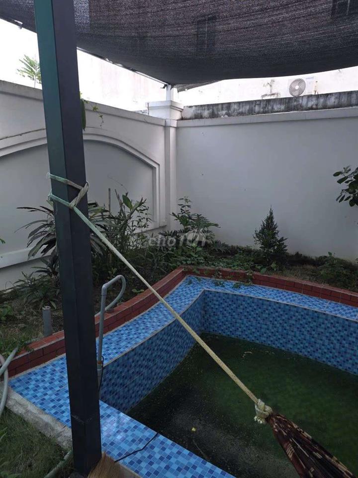 Cần bán gấp nhà sân vườn