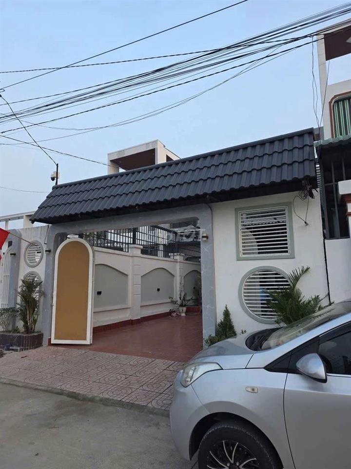 Cần bán gấp nhà sân vườn