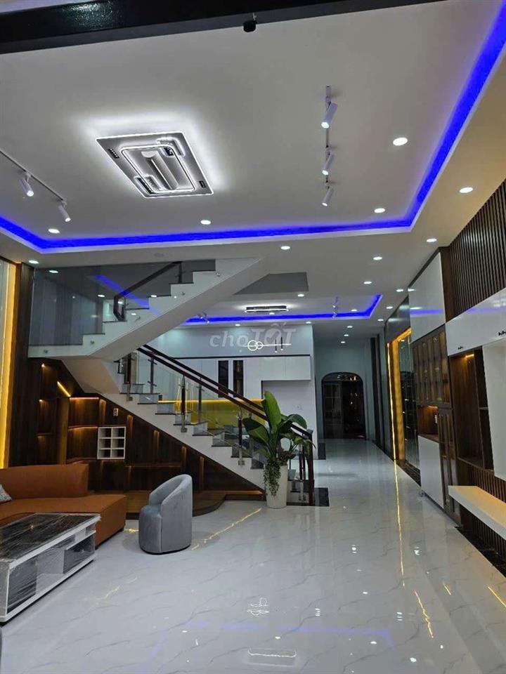 Cần bán gấp nhà sân vườn