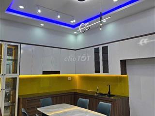 Cần bán gấp nhà sân vườn