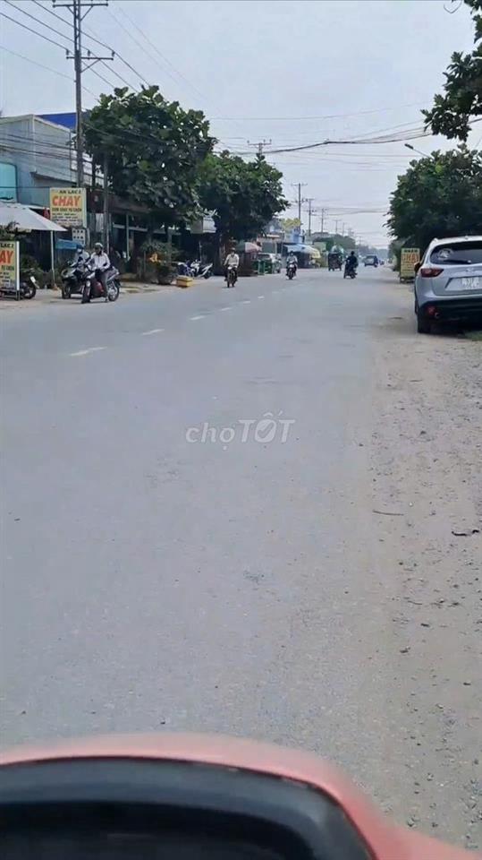 Nhà mới, cách tỉnh lộ 826 chỉ 50 mét