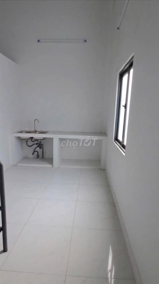 Nhà mới, cách tỉnh lộ 826 chỉ 50 mét