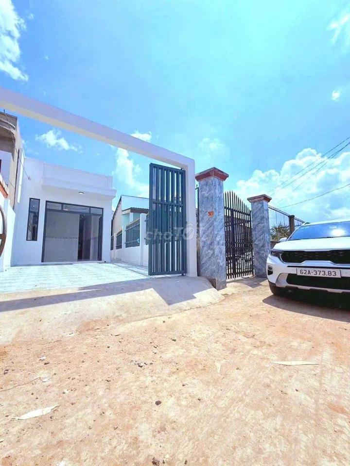Nhà mới xây 140m² đất thổ nở hậu cực đẹp chỉ 1.9 tỷ