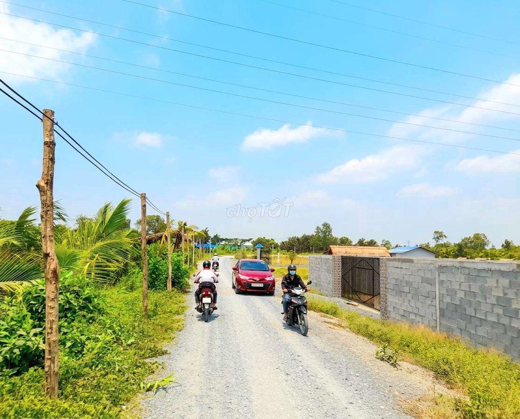 Nhà vườn View kênh cực đẹp, 1000m2 đất giá chỉ 1.39 tỷ